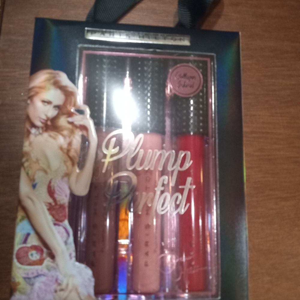 Plumpers Paris Hilton